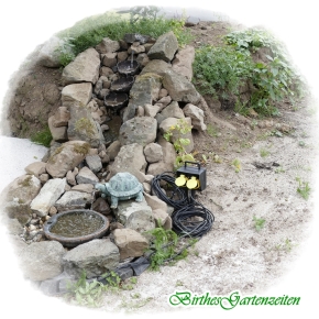 Neue Wasserstelle im naturnahen Garten: Neuer „Bachlauf“
